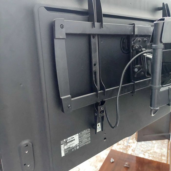 продам телевизор LG 43