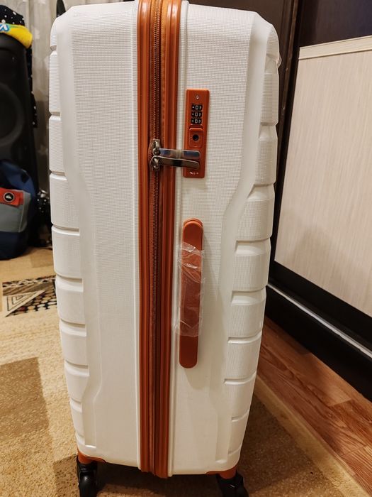 Чемодан 40.000 новый