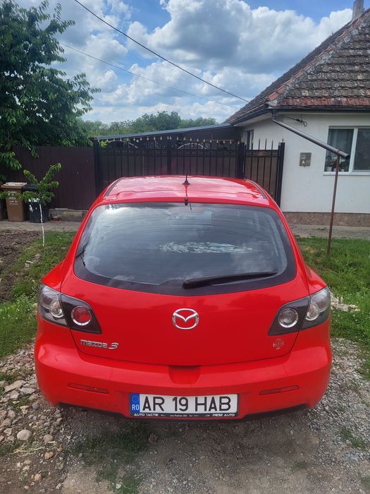 Vind Mazda 3 in stare buna
