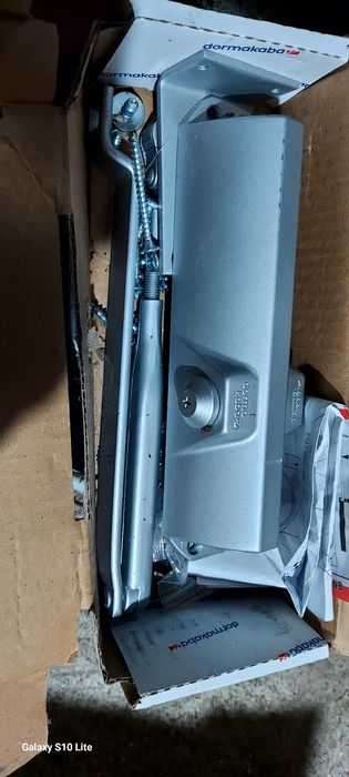 Vând amortizor uşą