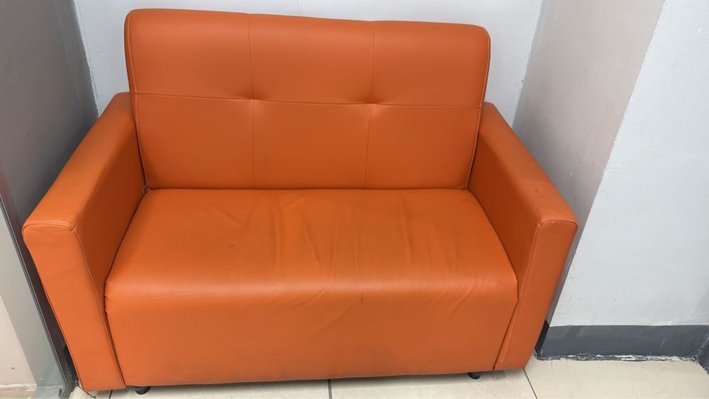 Диван двухместный б/у