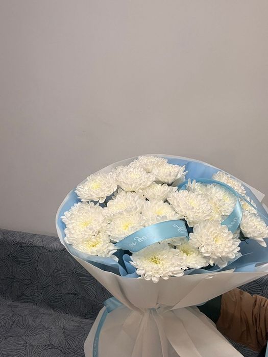 Букет белых кустовых хризантем.