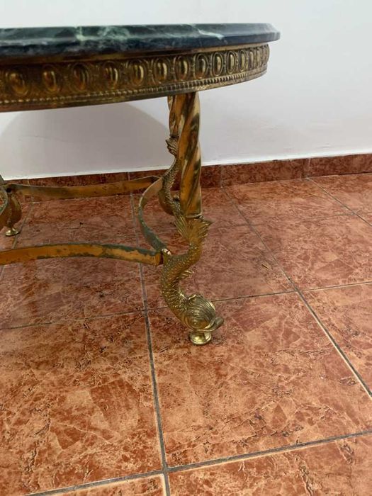 Masa rotunda cu blat din marmura verde