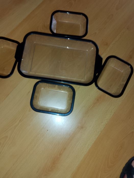 Пет броя купи пласмасови