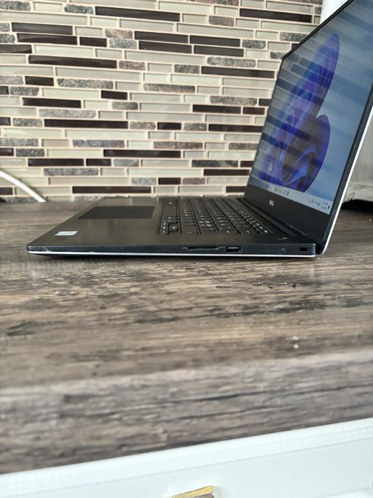 Dell Precision 5520 • Autocad• Photoshop• procesor i7• 16Gb• 512• Nvida Quadro 4gb• ( Inclusiv gaming)