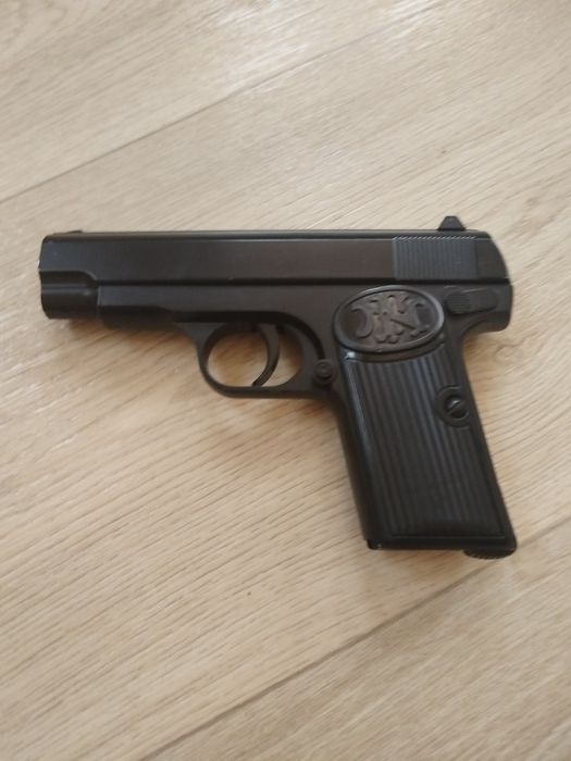 Макар с глушитель