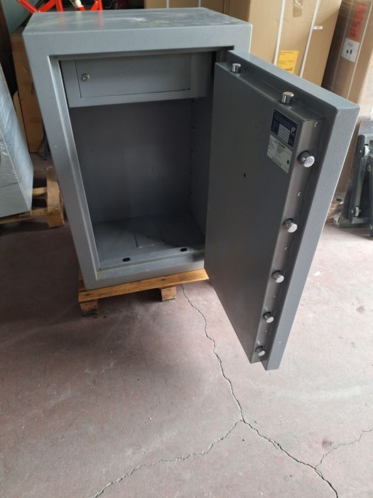 Сейф, каса || клас