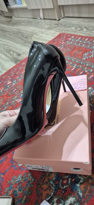 Продам туфли новые