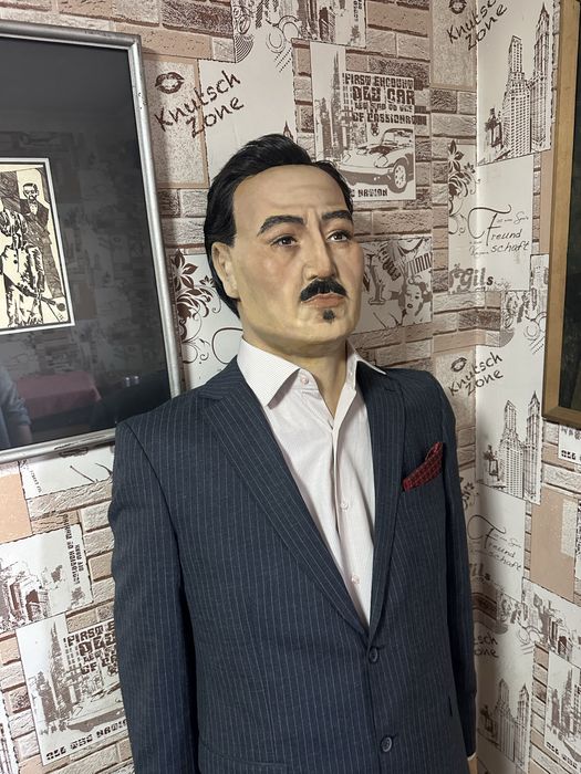 Продам восковые фигуры