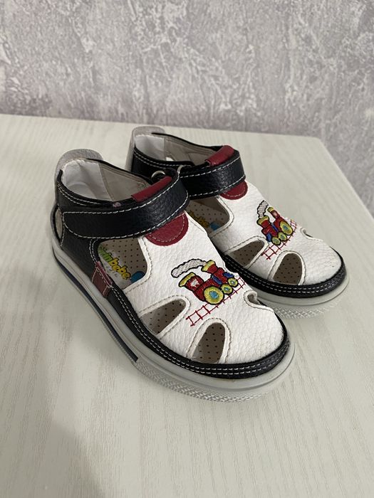 Детский обувь мальчика