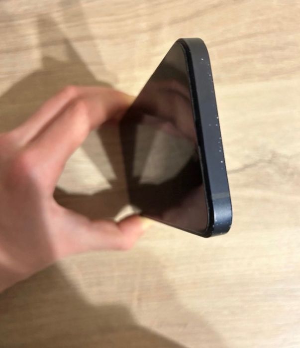 Продавам телефон Iphone 12   256GB