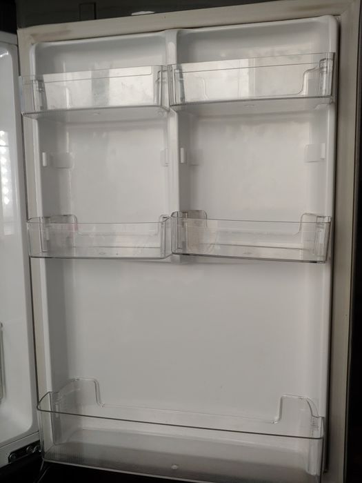 Продам холодильник с морозильной камерой