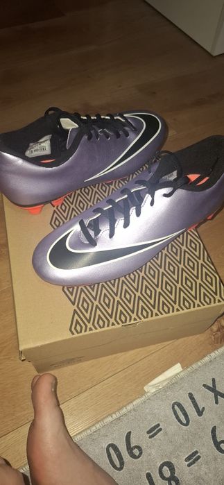 Ghete fotbal noi marimea 42