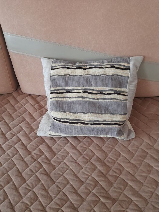 Продам диванные подушки.