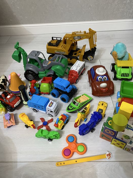 Продам много игрушек