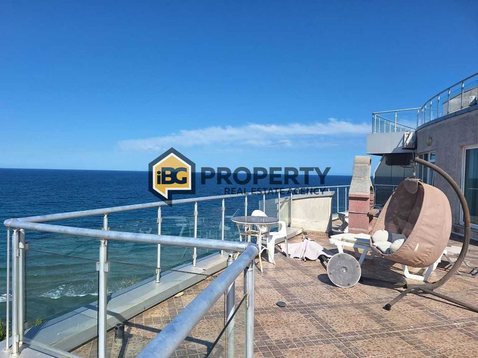 Панорамен двустаен на първа линия