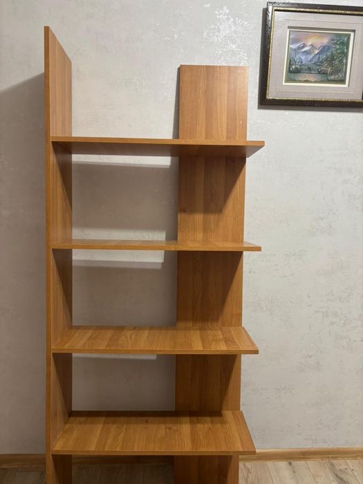 Продается книжный стеллаж