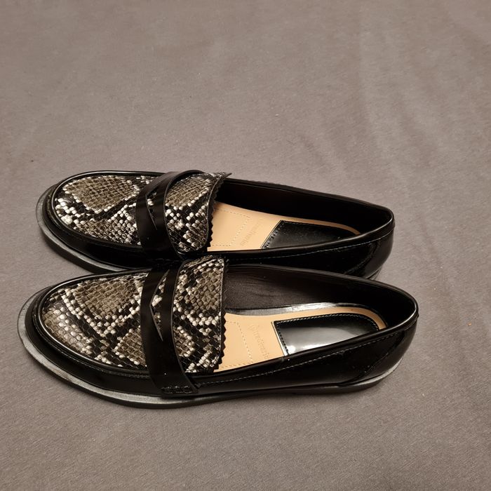 Vând pantofi Stradivarius marimea 37