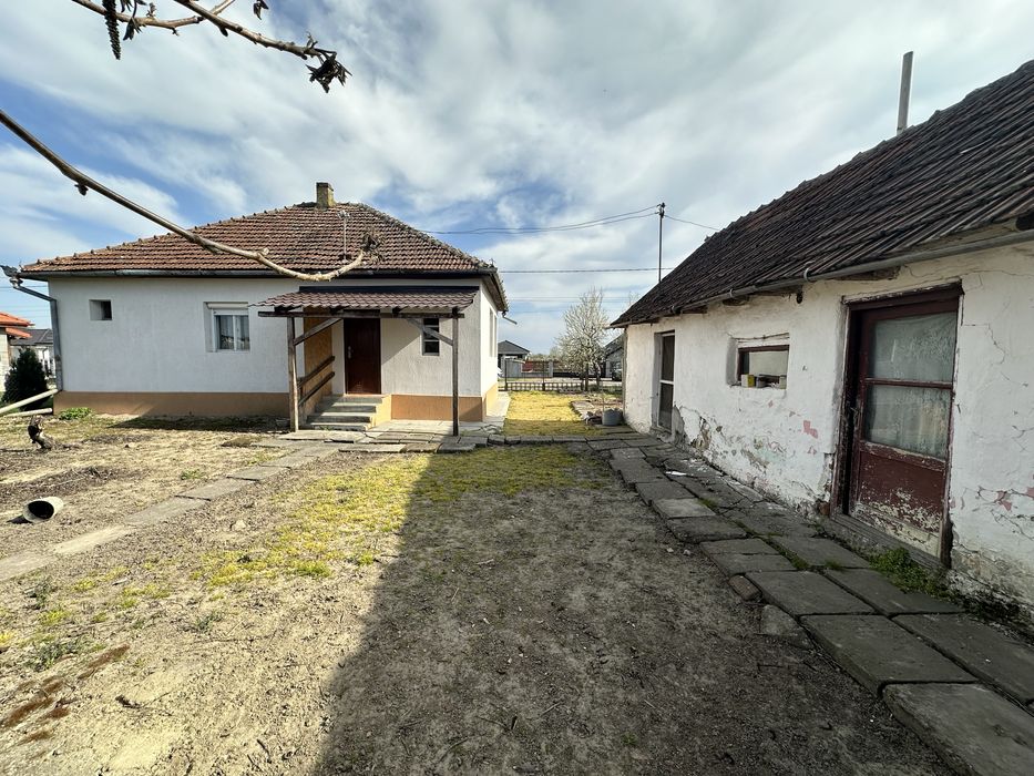 Casă bătrânească și teren intravilan