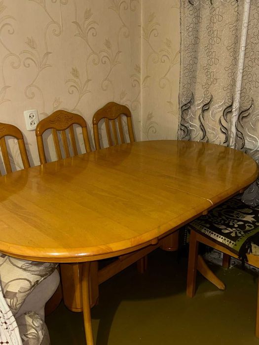 Стол в гостиную, б/у