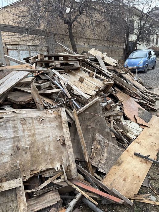 Qurilishdan qolgan taxta va otinlar sotiladi