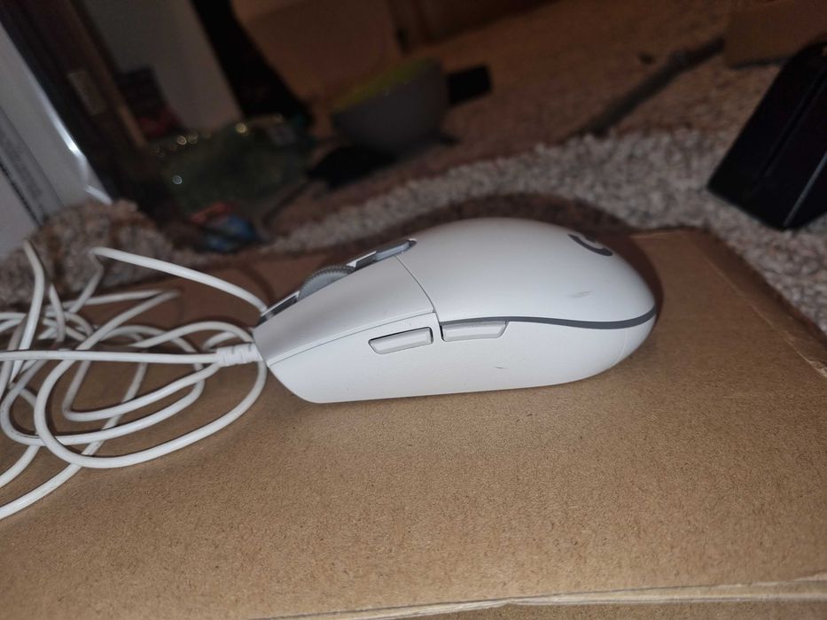 Mouse gaming logitech G203 la pachet cu Mouse bungee Deltaco