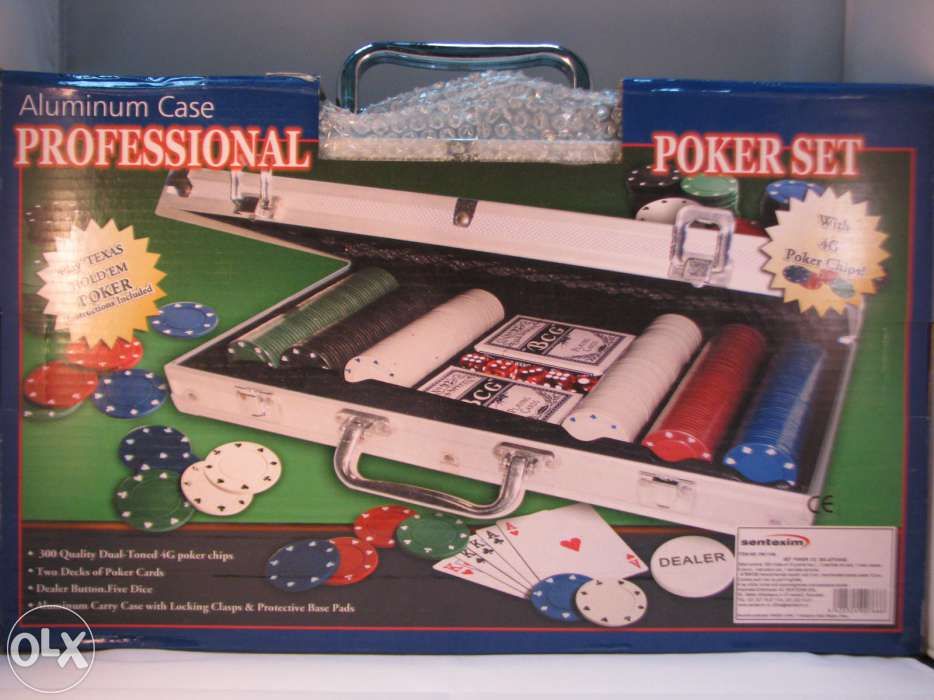 Set poker profesional 300 jetoane neimprimate, servieta AL. Sigilat!