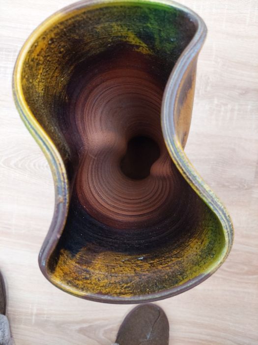 Декоративна керамична ваза . Висока 42 см .