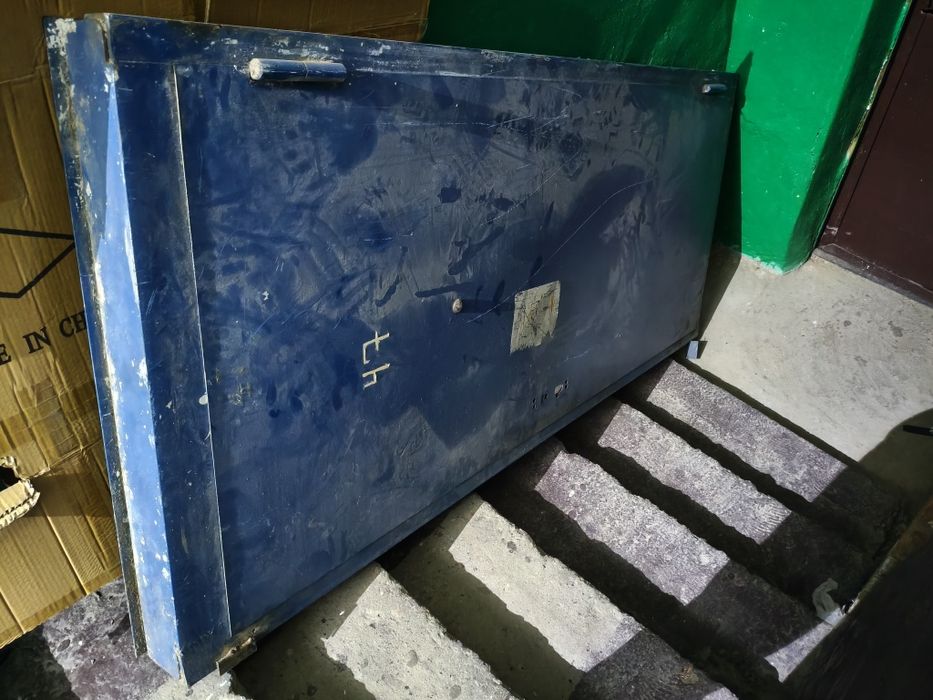 Дверь  железнаяя