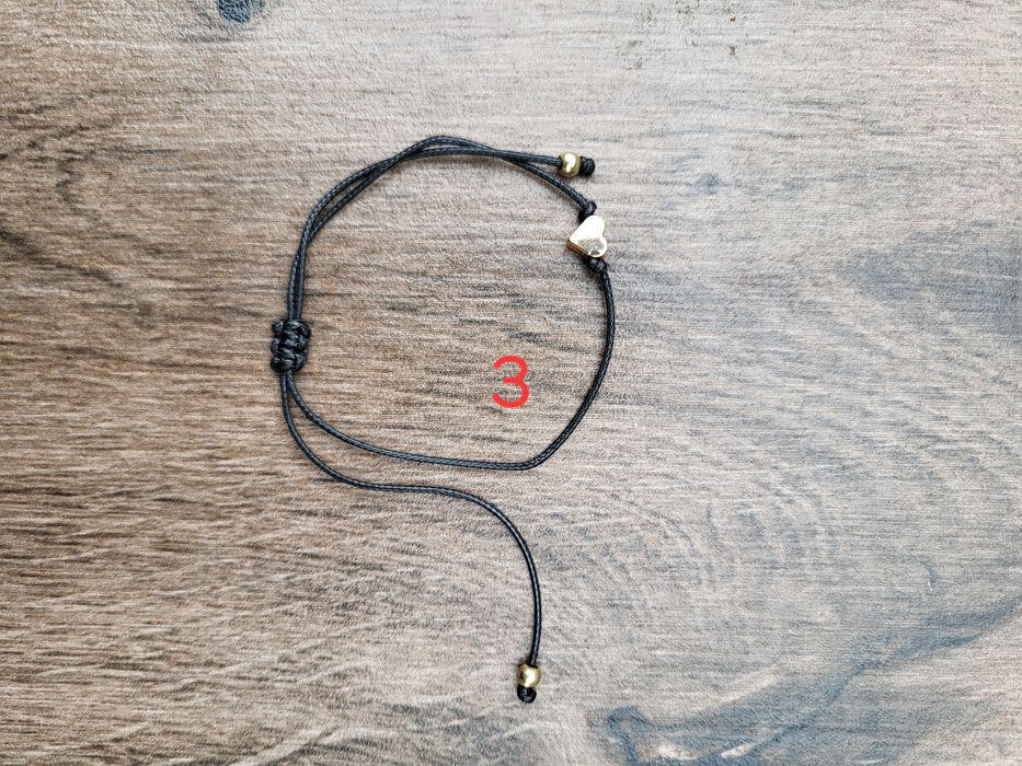 Гривна за ръка на конец