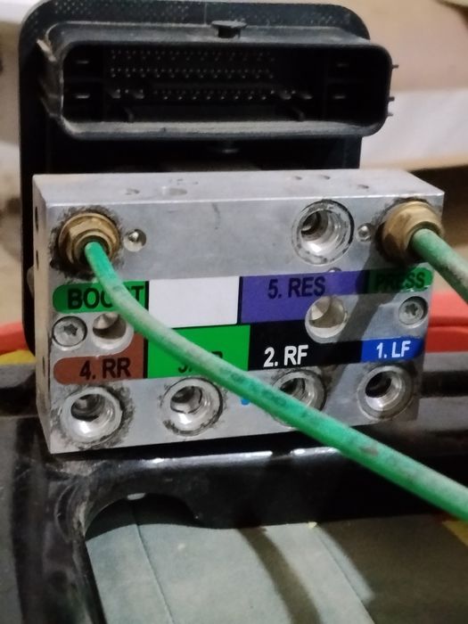 Компрессор пневмоподвески Chevrolet Tahoe/Yukon/Escalade WABCO 443020