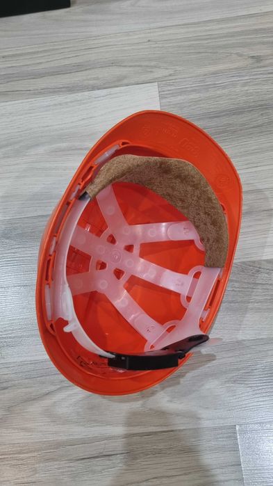 работна каска ,оранжева