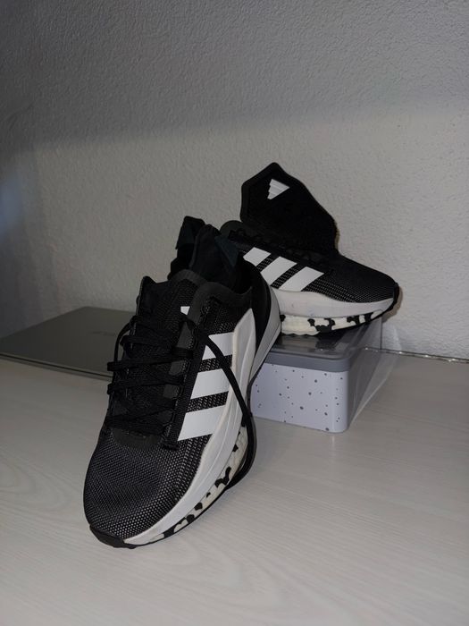 Papuci Adidas Avryn X – mărimea 40