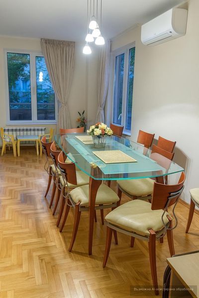 Тристаен апартамент под наем в Център