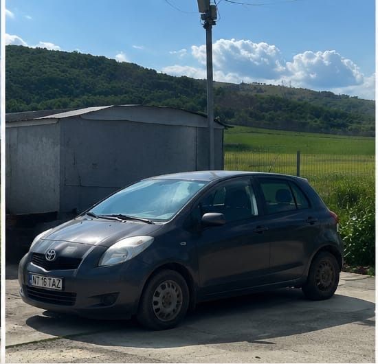 Vand Toyota Yaris  2010  benzina