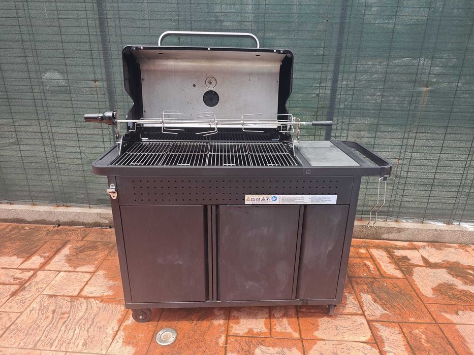 Gratar extraordinar cu rotisor electric