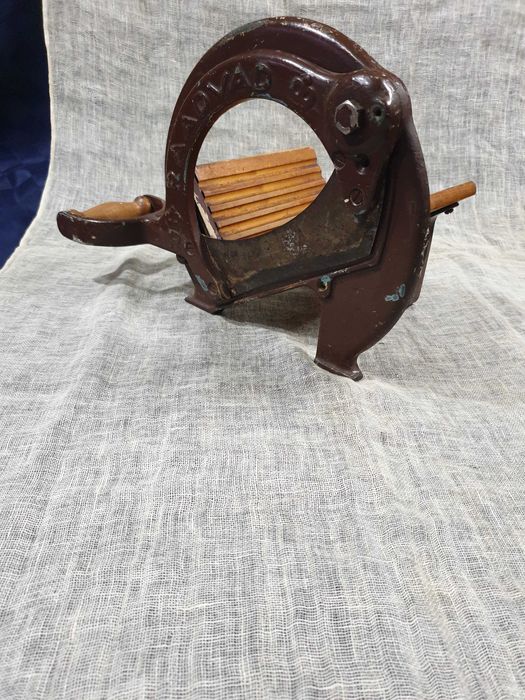 Старинна мастилница и Винтидж нож,гилотина RAADVAD