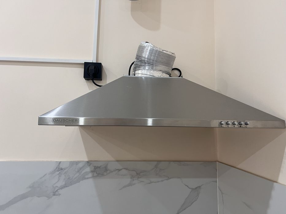 Продается вытяжку для кухни б/у