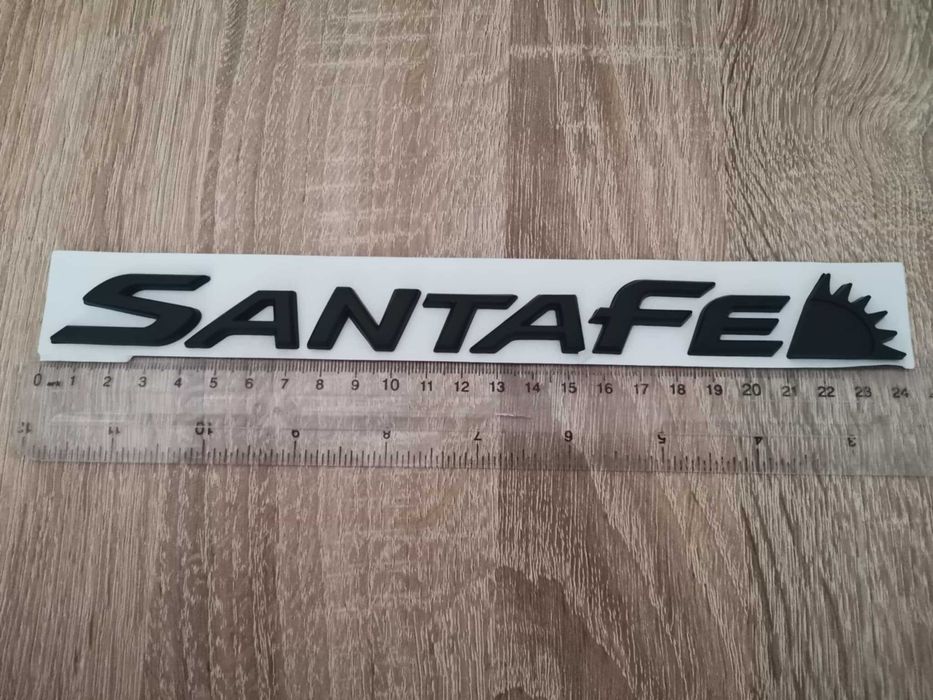 черен надпис Hyundai Santa fe