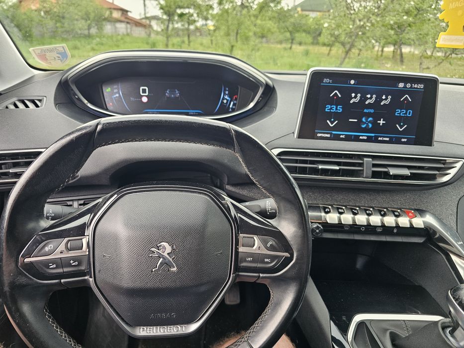 PEUGEOT 3008 1.2 13O