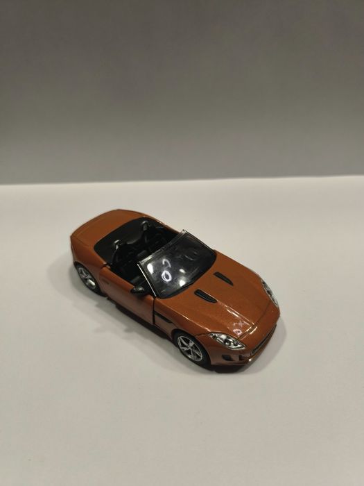 Продаю модель кабриолета Jaguar F-Type в стильном бронзовом цвете!