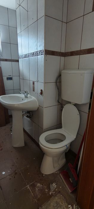 Donez gresie, dulap perete, obiecte sanitare