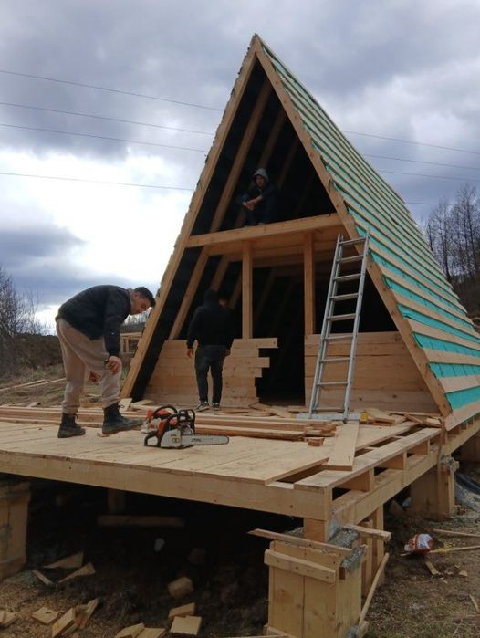 Vând cabane de lemn
