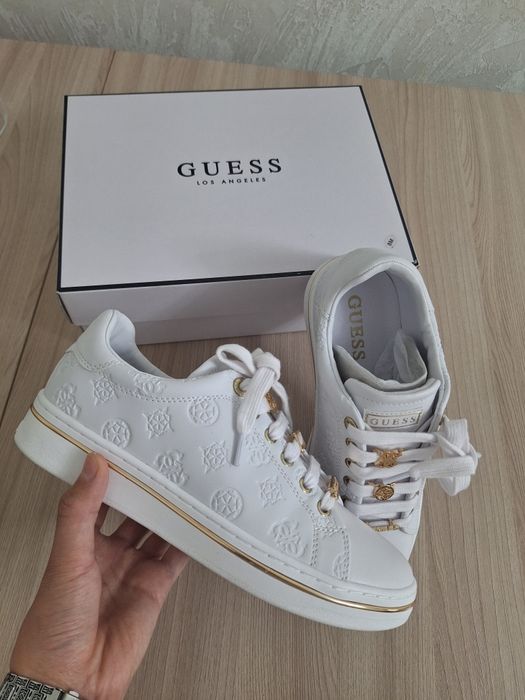 Кеды Guess модель Rubinn
Размер: 38
Состоя