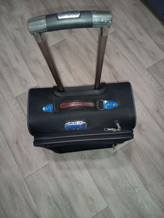 Продам чемодан мужской