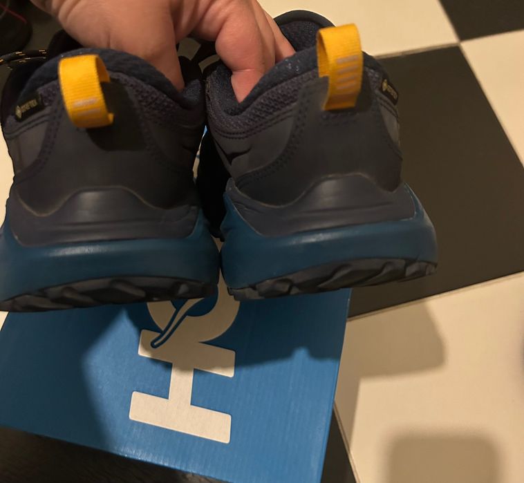 обувки Nike, Adidas и Hoka