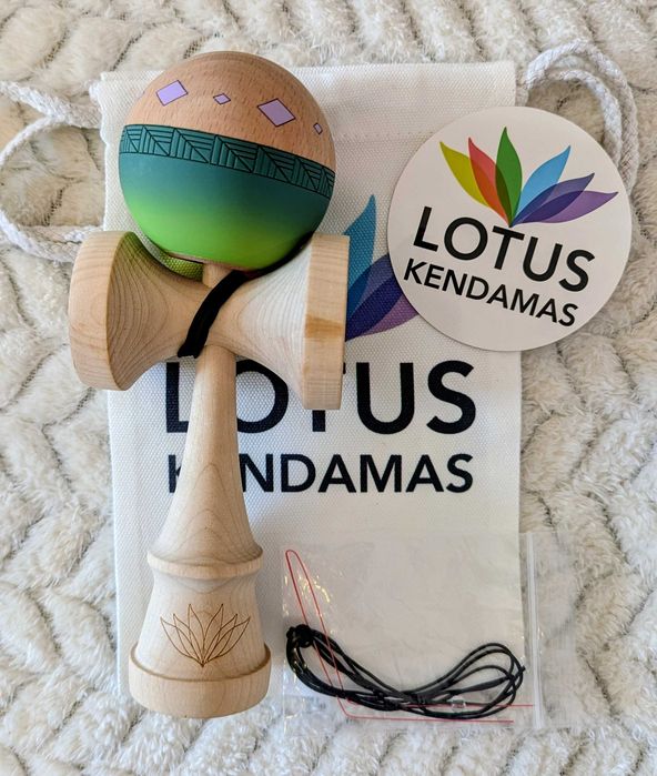 Kendama LOTUS: Gallagher/Bloom/ET Pro Mod, Antiskid/Sticky/Crushable bevel, base hole, Maple/Beech Ken (Pret pe bucata!)