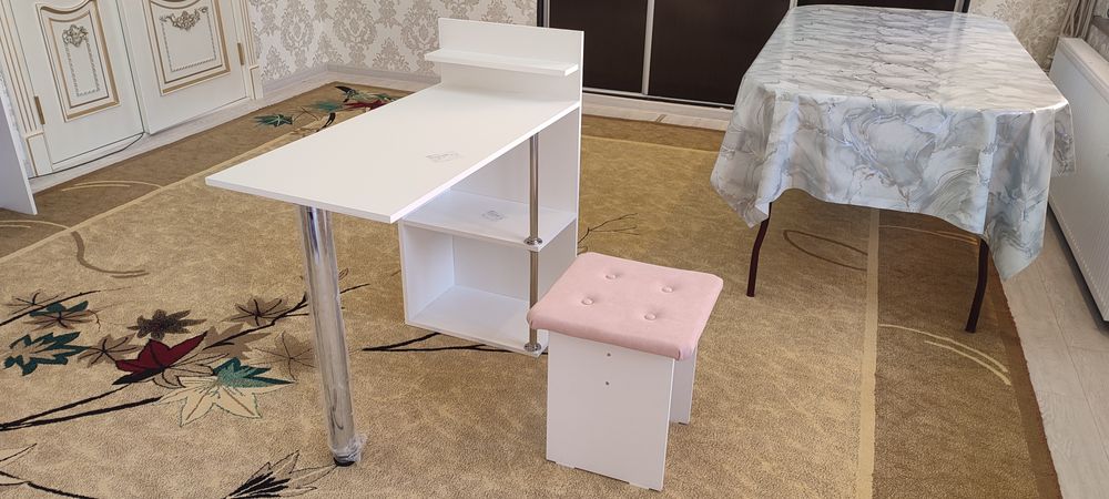 Маникюр столик 12