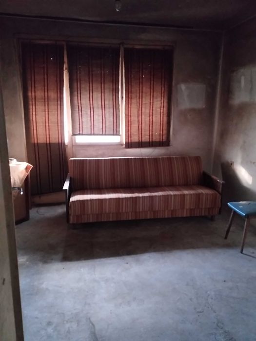 Продава се етаж от къща в село Първомайци.