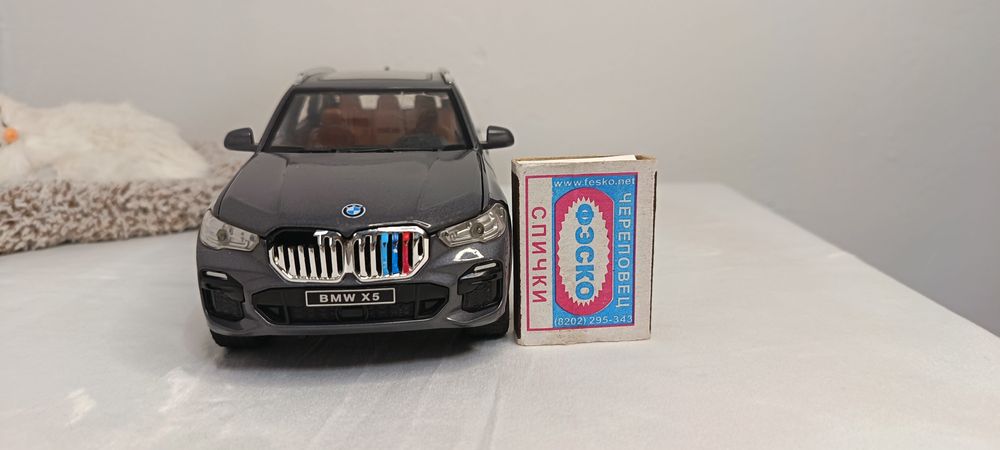 Детская металическая машинка